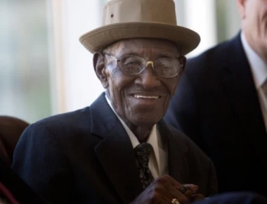 Είναι 112 ετών και τρώει τα πάντα!